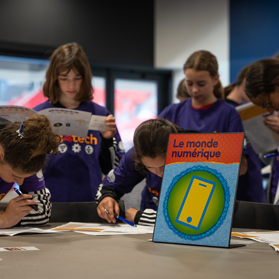 Photo d'un atelier lors de l'événement Girls 4 Tech